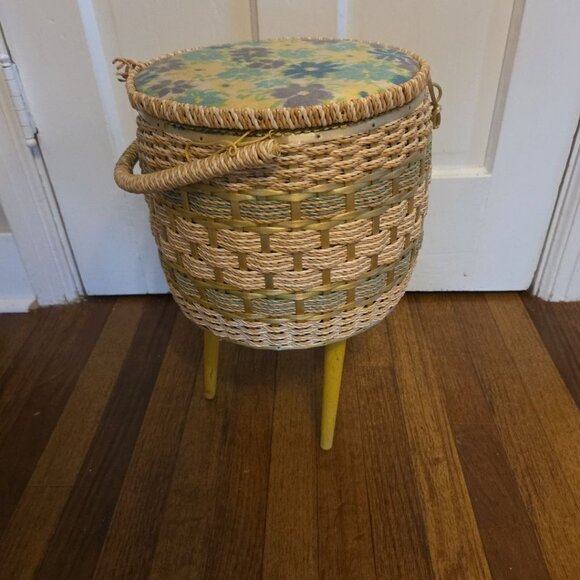 Vintage Sewing Basket Floral Lid & Lining Includes Plastic Organizer Legs Round - Picture 7 of 12